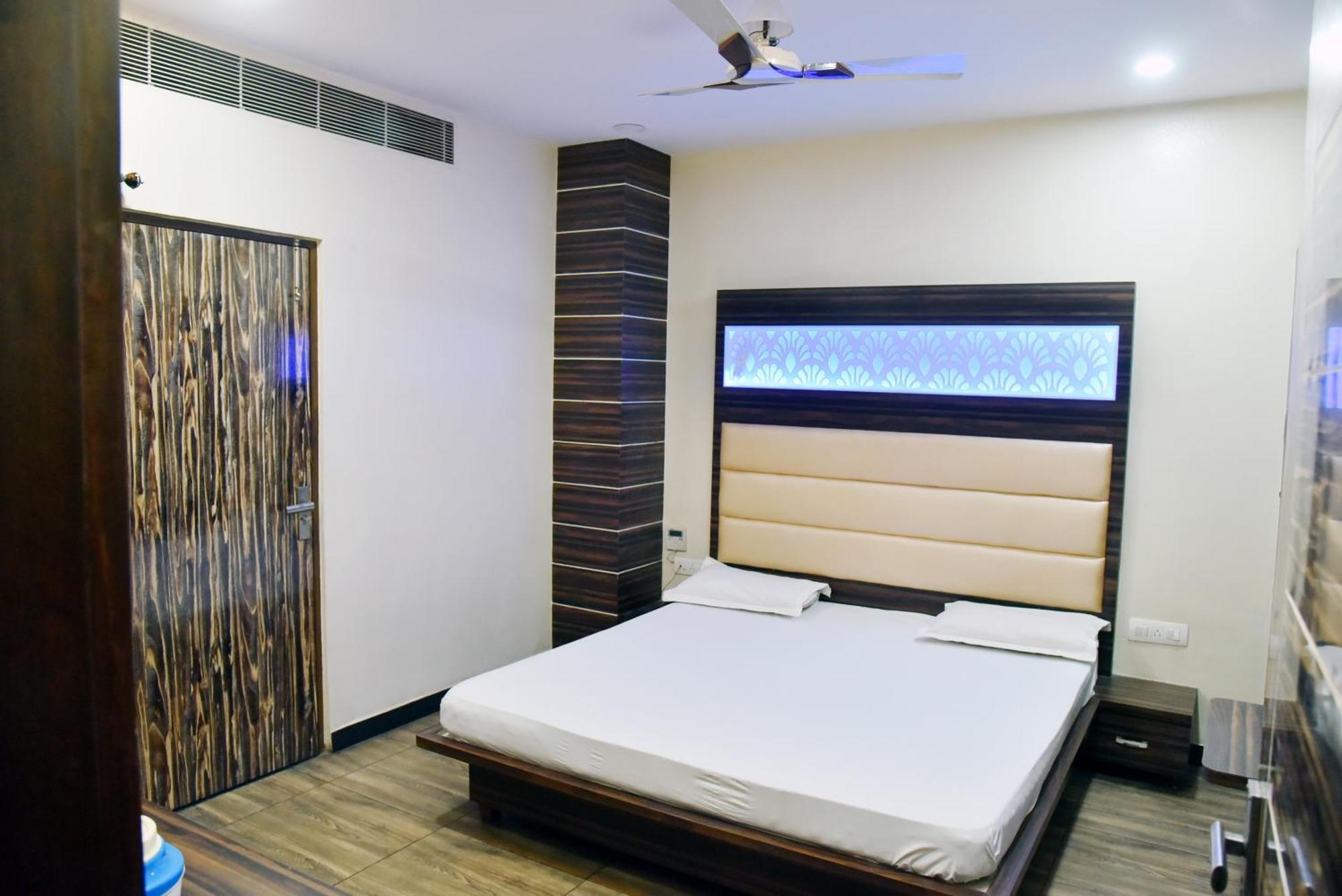 Hotel Midtown & Restaurant Jhunjhunu ภายนอก รูปภาพ
