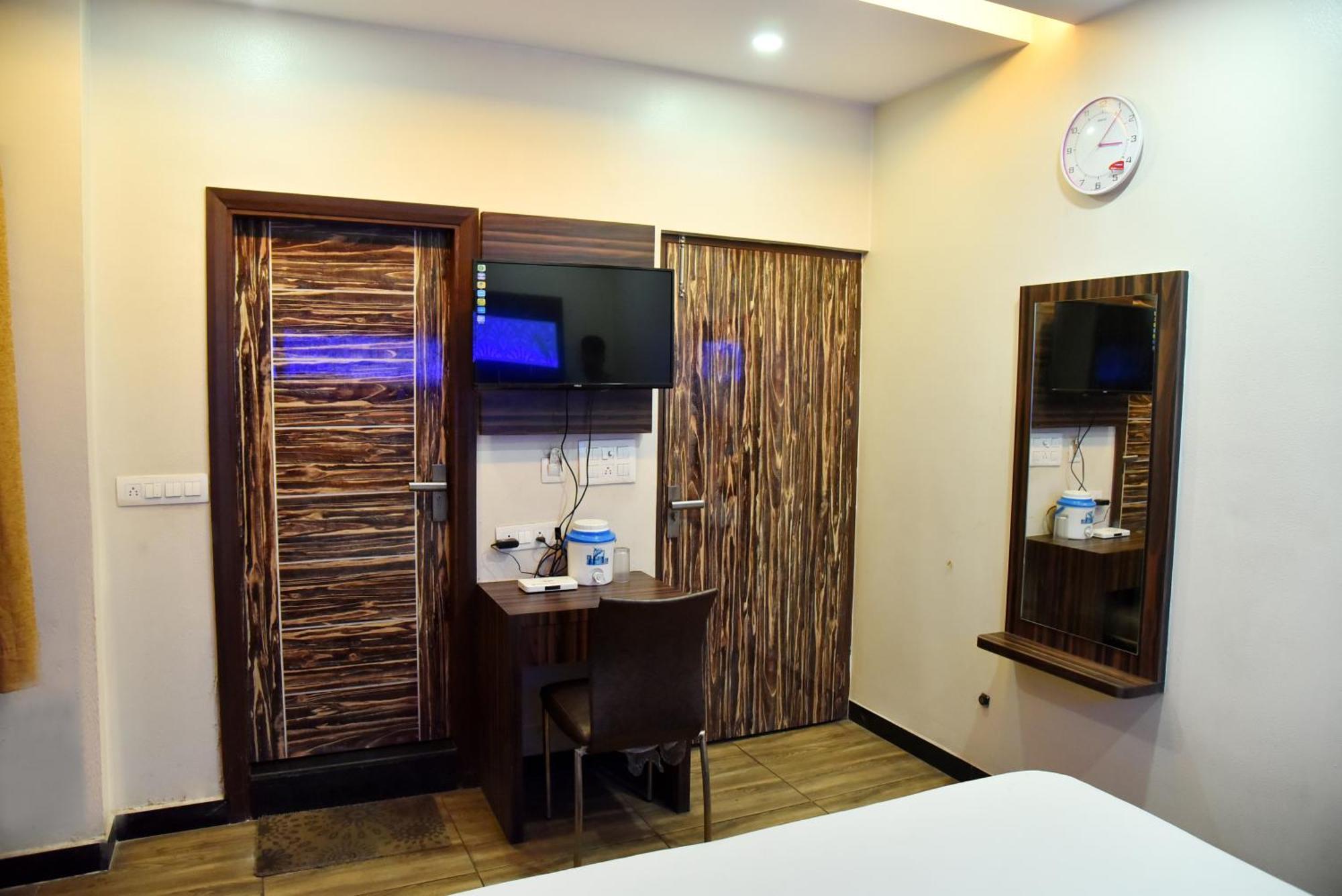 Hotel Midtown & Restaurant Jhunjhunu ภายนอก รูปภาพ