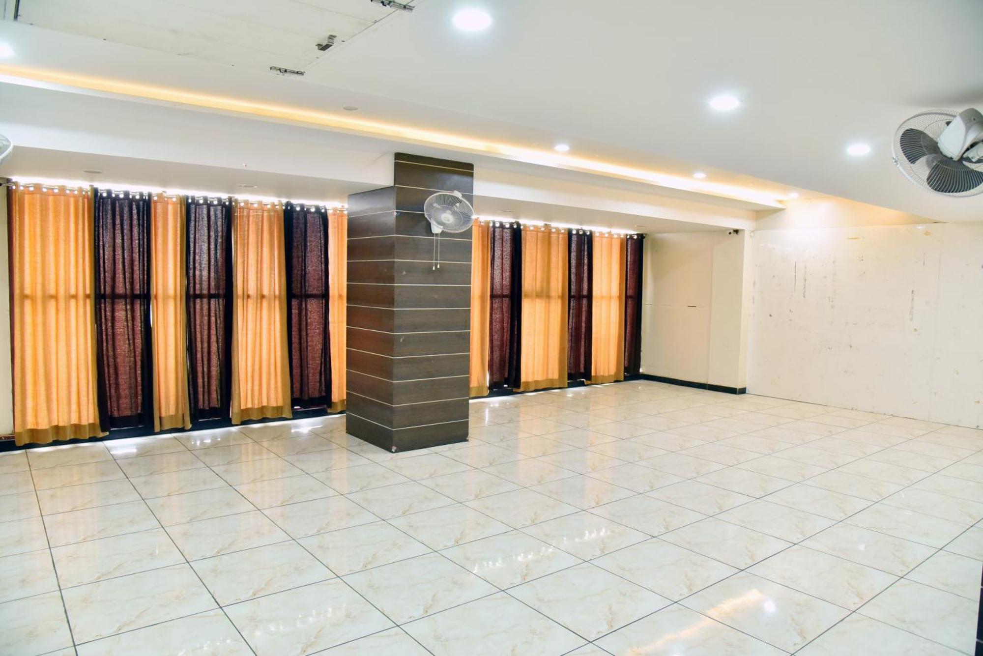Hotel Midtown & Restaurant Jhunjhunu ภายนอก รูปภาพ