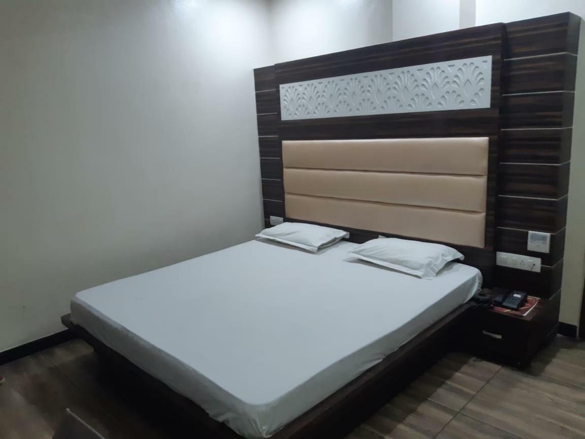 Hotel Midtown & Restaurant Jhunjhunu ภายนอก รูปภาพ